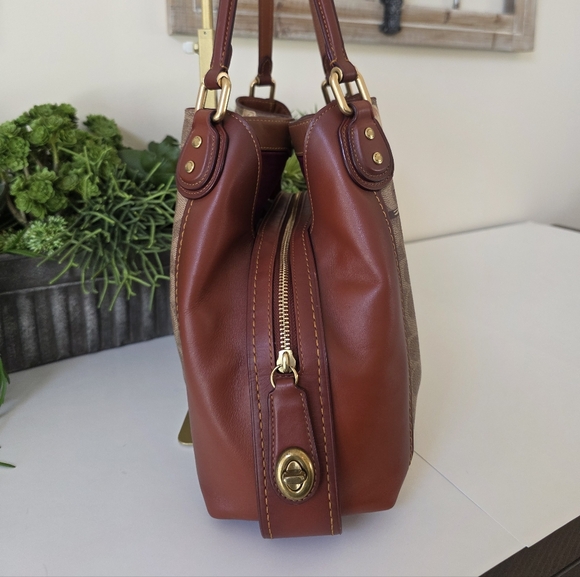 Coach Edie 31 Prairie Floral Signature Canvas/Leather Trim - Picture 5 of 16